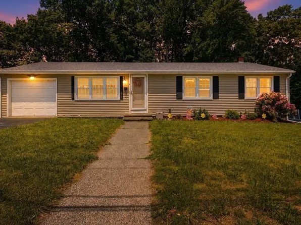3 Magna Vista Dr, Auburn, MA 01501