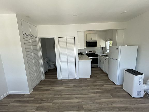 4th image of 4953 1/2 Mount Royal Dr