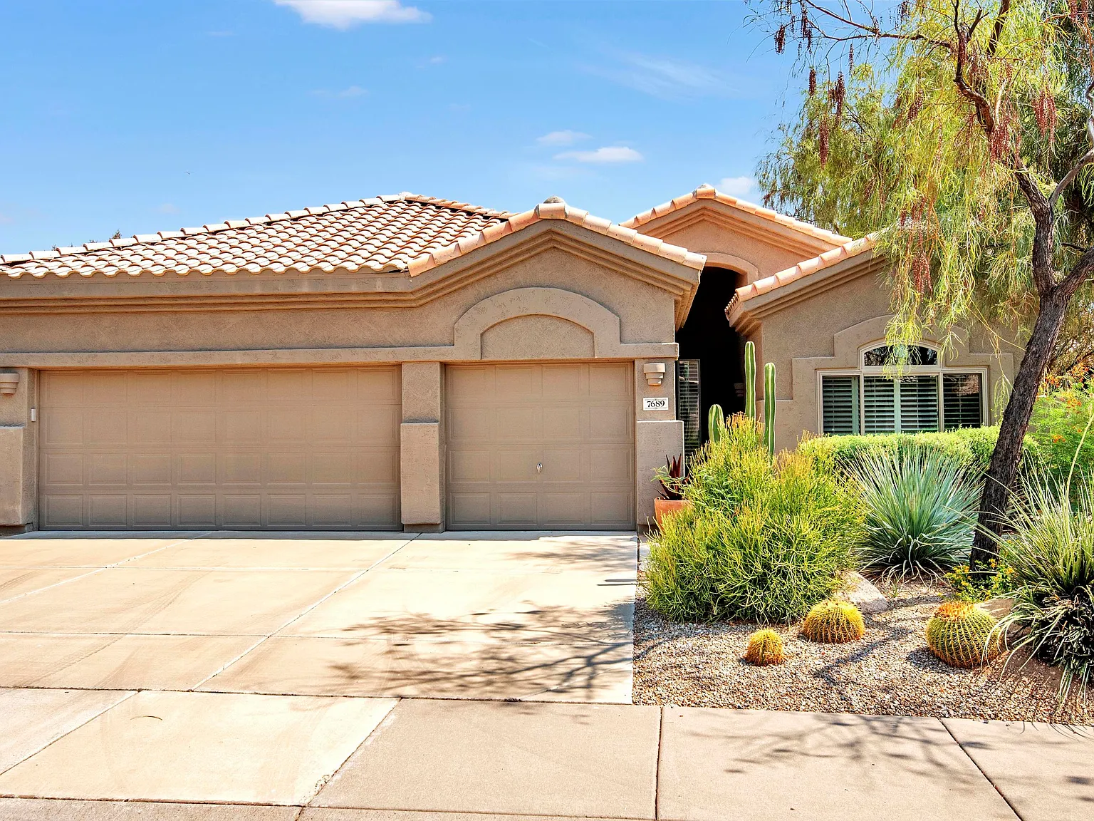 3 bed, 3.0 bath, 2319 sqft, $6,000 — Photo 2