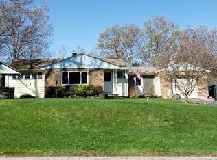 33 Almshouse Rd, Uxbridge, MA 01569