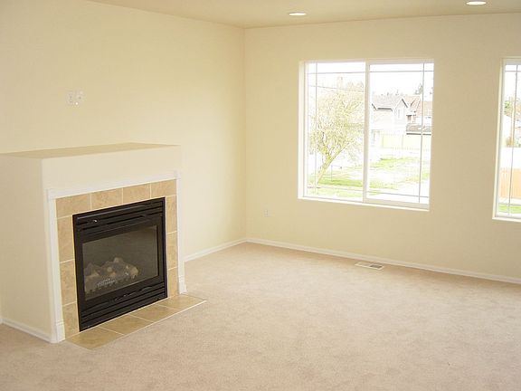 Large Living Room with Gas Fireplace