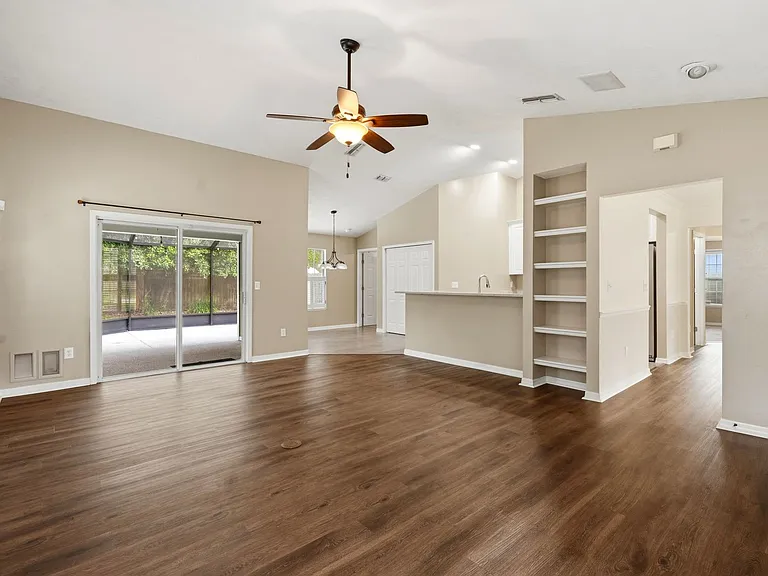 6831 SW 80th Dr — Photo 4