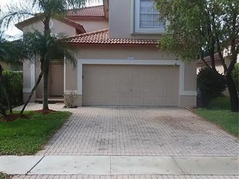 19250 NW 12th Mnr #19250 — Photo 3