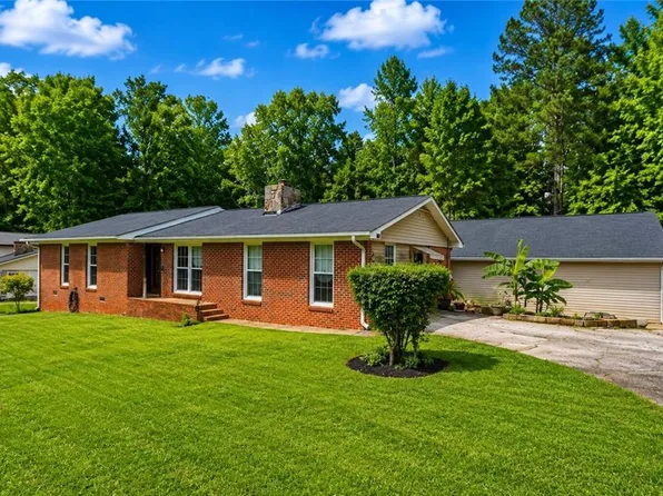 238 W Wedgewood Cir, Newnan, GA 30263