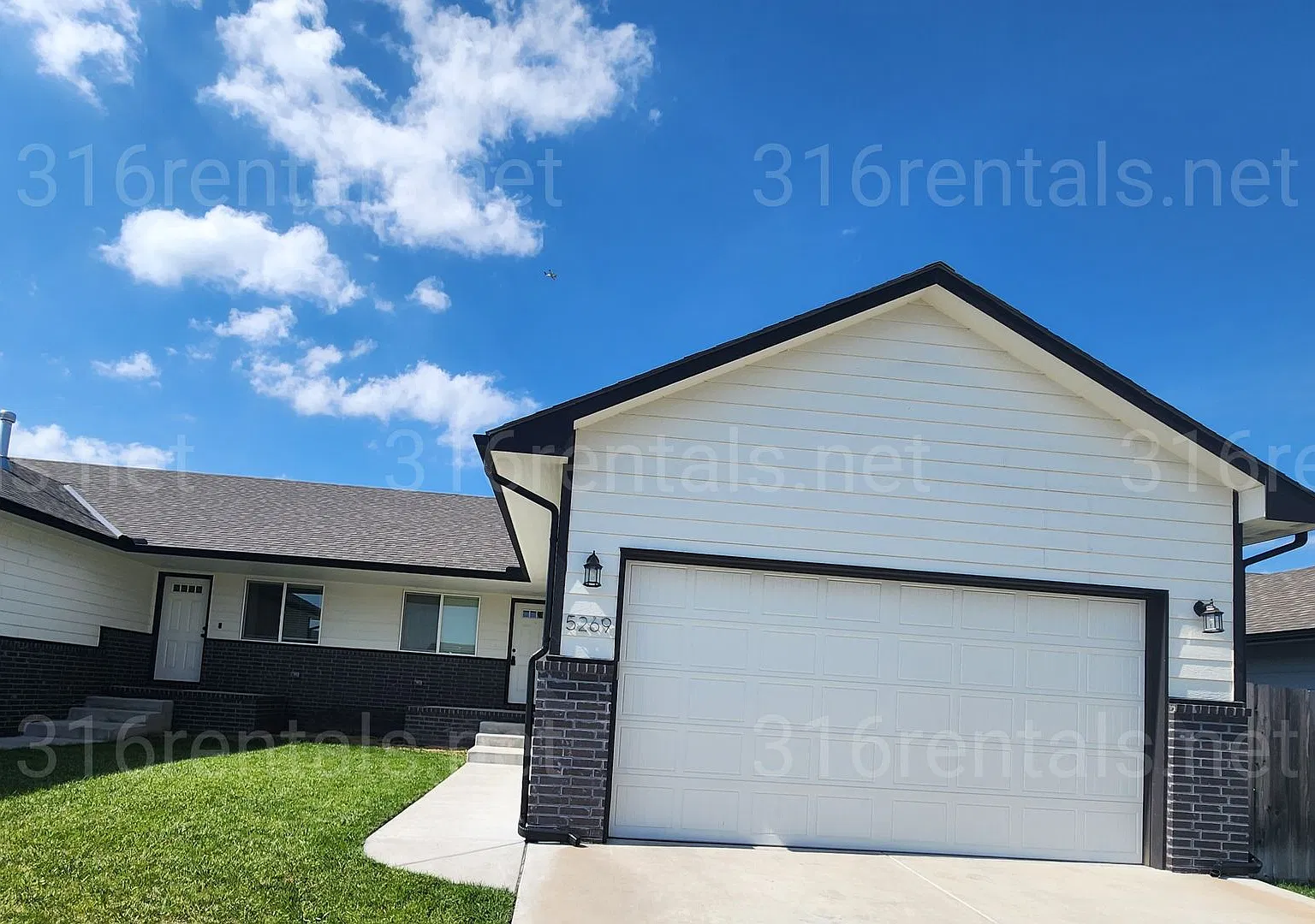 5267 N Toben Ct — Photo 1