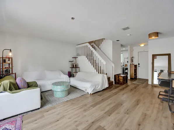 132 Hidden Court Road #24-D, Hollywood, FL 33023