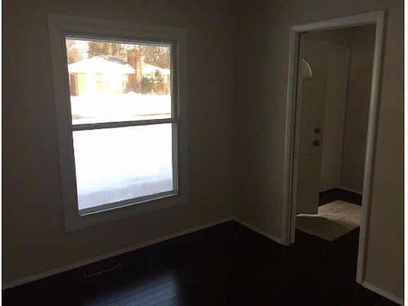 4th image of 15429 Ashurst St