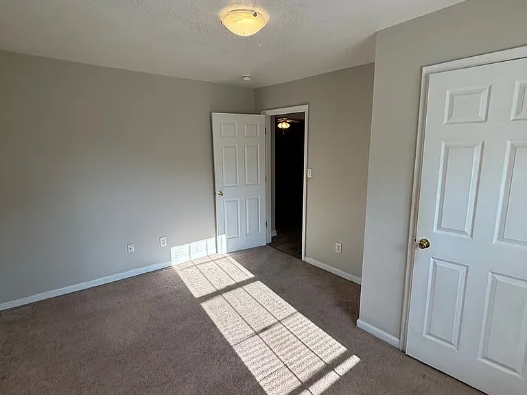 4237 Holston Dr — Photo 7