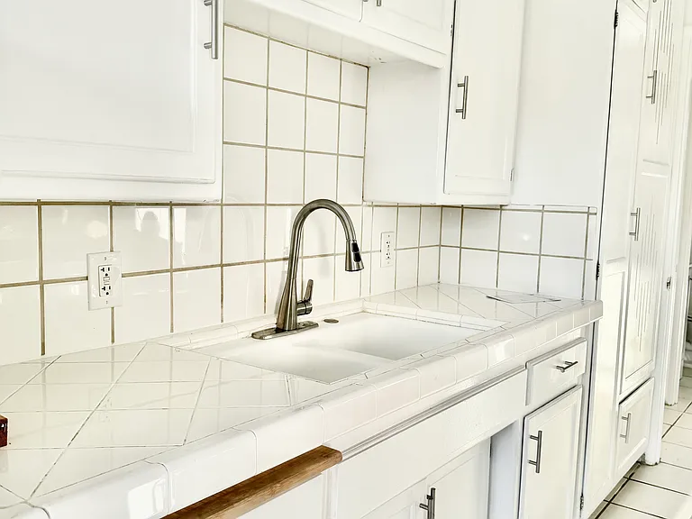 1828 S Rimpau Blvd — Photo 8