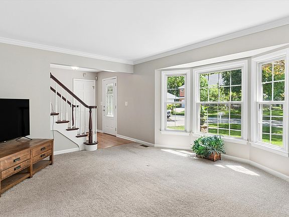 2nd image of 1527 Abbotsford Dr