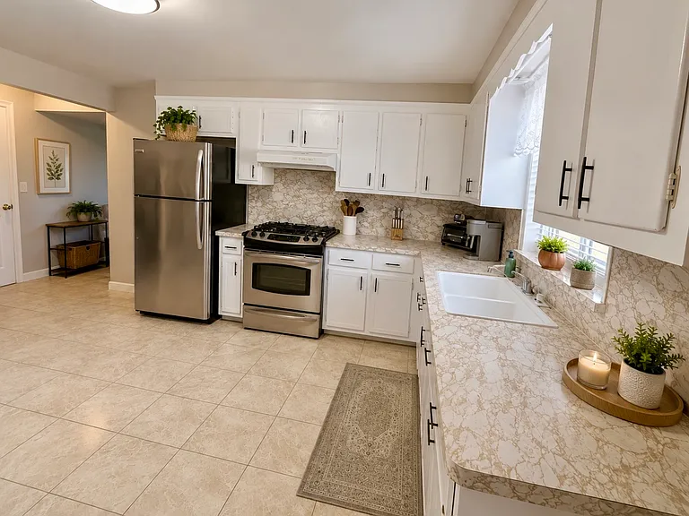 28 Burns Ave #1 — Photo 3