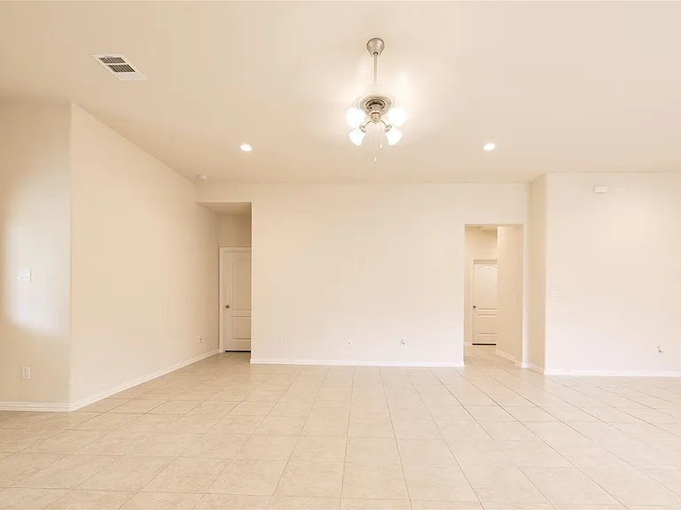 604 Linnwood Dr W — Photo 23