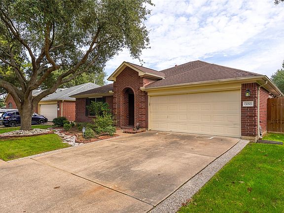 3rd image of 3050 Texas Oak Dr