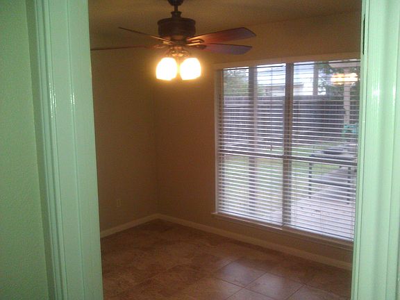 5th image of 2406 Northlawn Dr