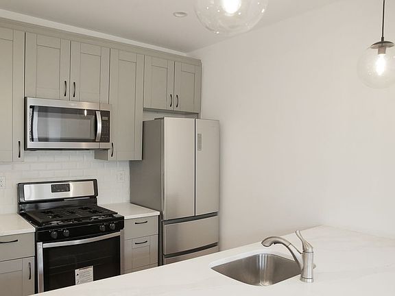 2nd image of 335 Marion St APT 2