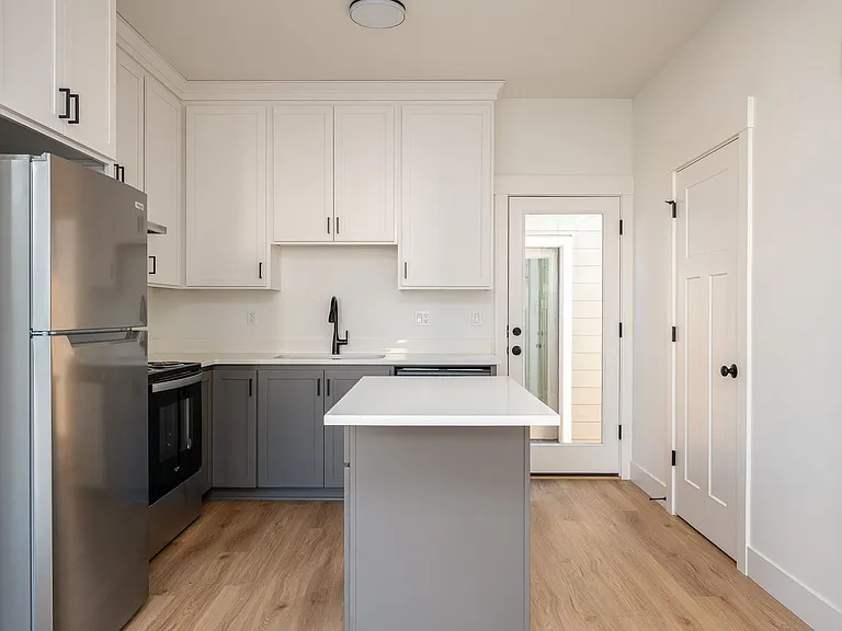 12094 SE Market St — Photo 5