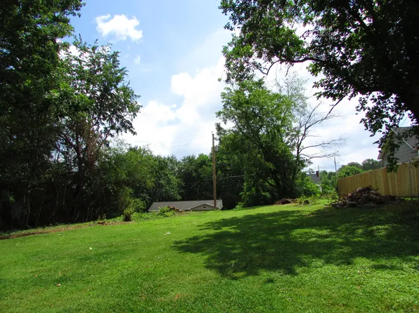 605 S 2nd St, Elizabethton, TN 37643