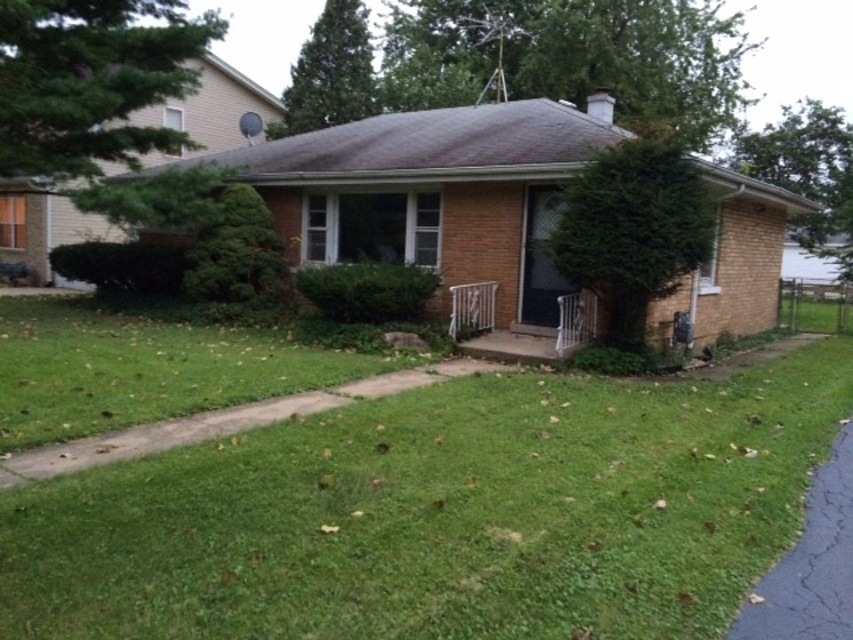 1st image of 322 Barron St
