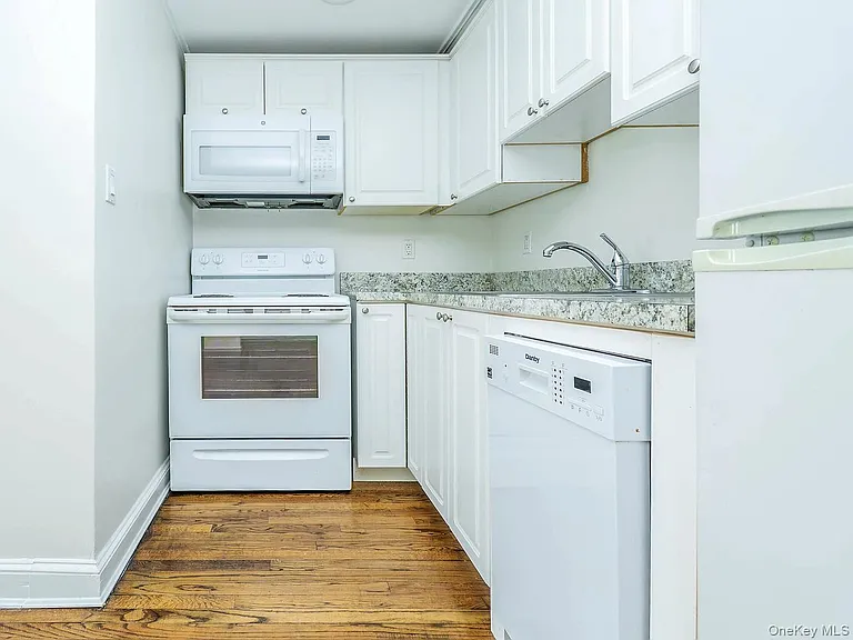 61 Locust Ave #1 — Photo 7