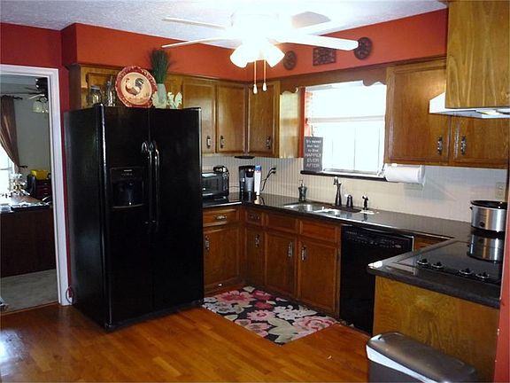 5th image of 4146 Lake Grove Dr