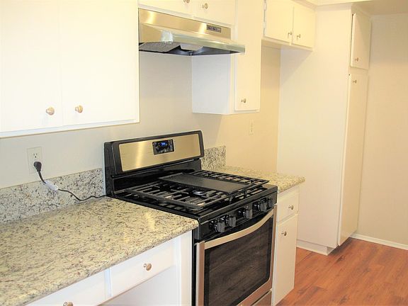 2nd image of 350 S Oakland Ave Unit 212