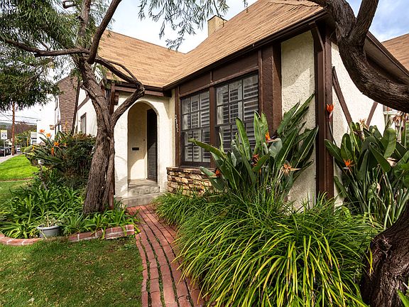 2nd image of 2900 Griffith Park Blvd #2900