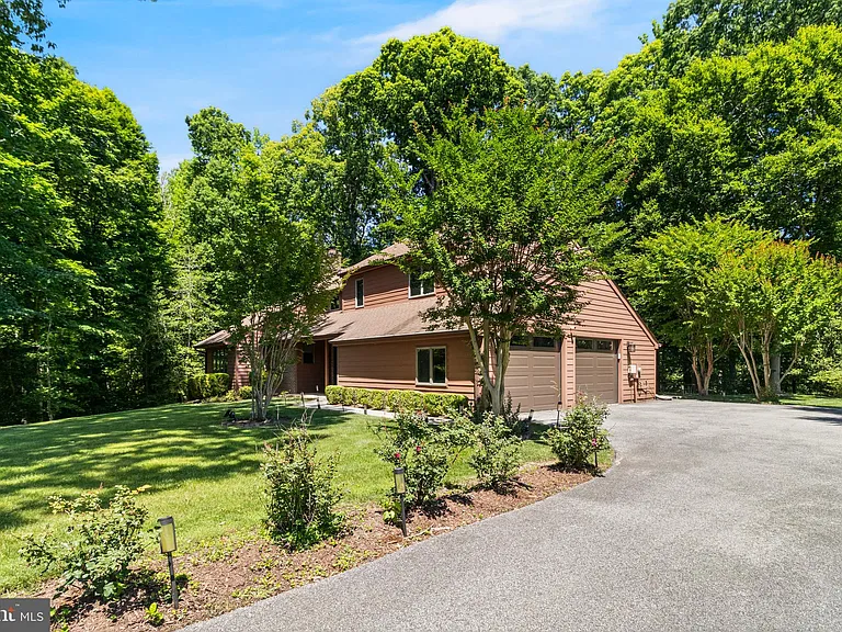 8150 Plowden Dr — Photo 10