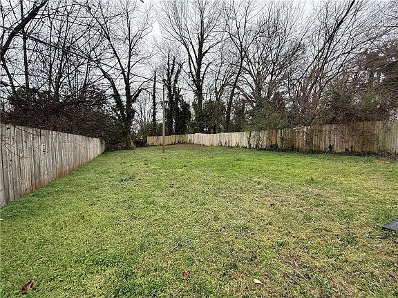 5th image of 620 E Orr St