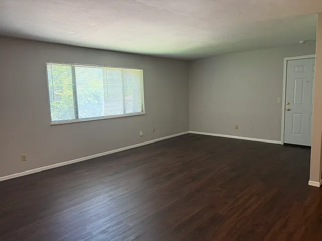 19 Nottingham Ln #F — Photo 3