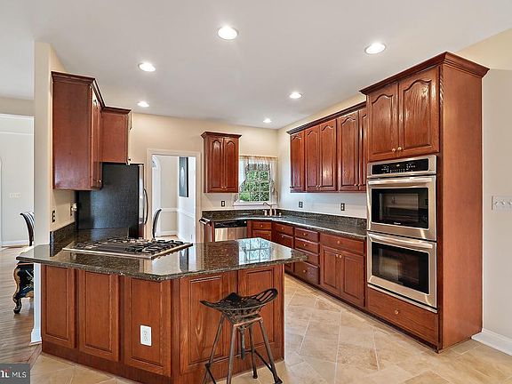 5th image of 7185 Valle Doro Ct