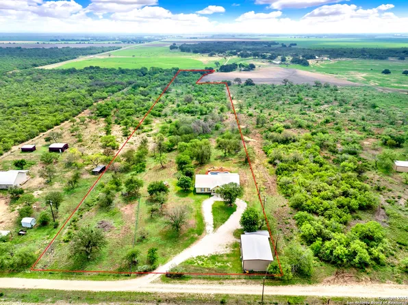 1173 CR 421, Hondo, TX 78861