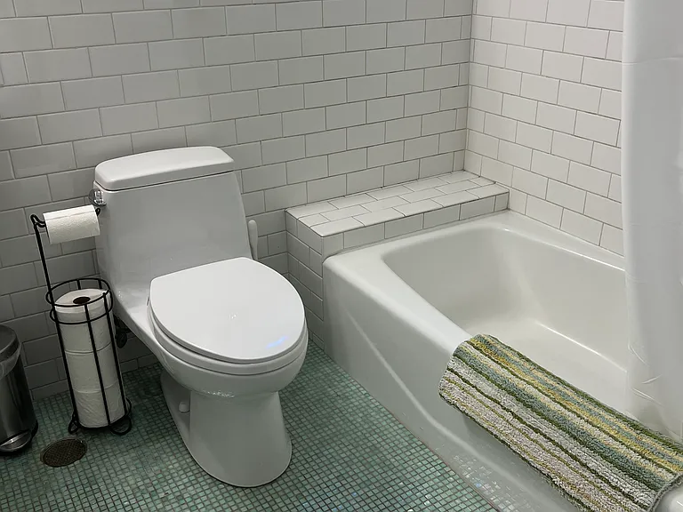 900 Union St #6 — Photo 14