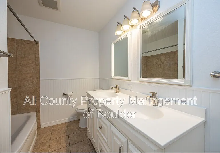 425 S 40th St — Photo 9