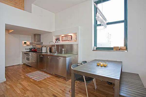 Sold by Avenue Sotheby's International Realty | media 13