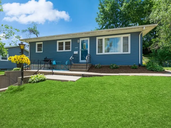 1642 10th St NW, Cedar Rapids, IA 52405