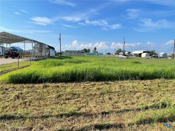 1305 E Toledo Ave, Seadrift, TX 77983