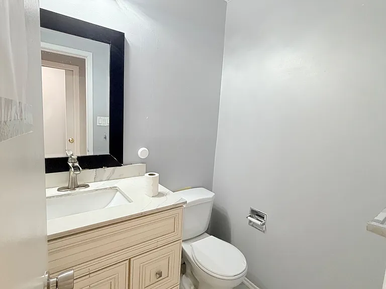 41 Broadbridge Dr #MAIN AND UPPER — Photo 9