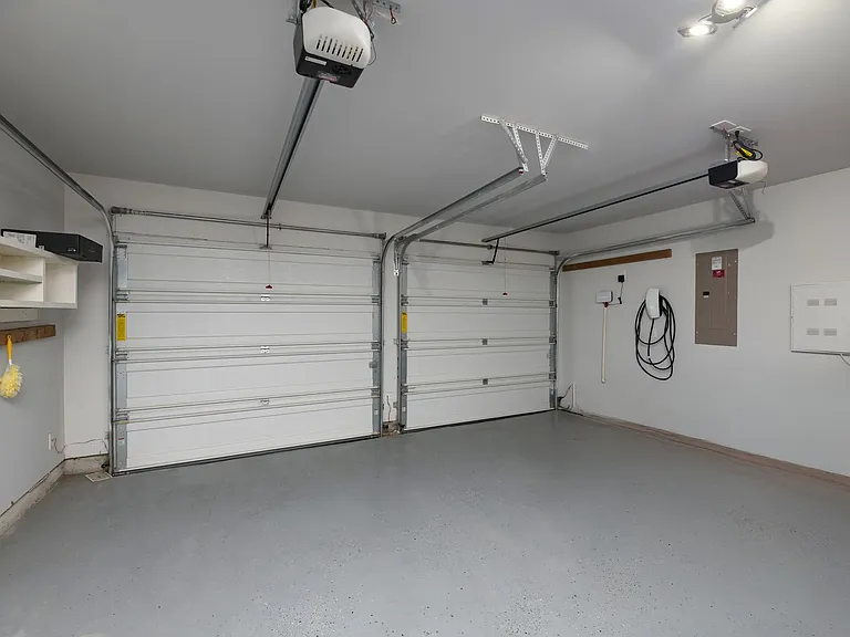 2421 Stella Ln — Photo 25