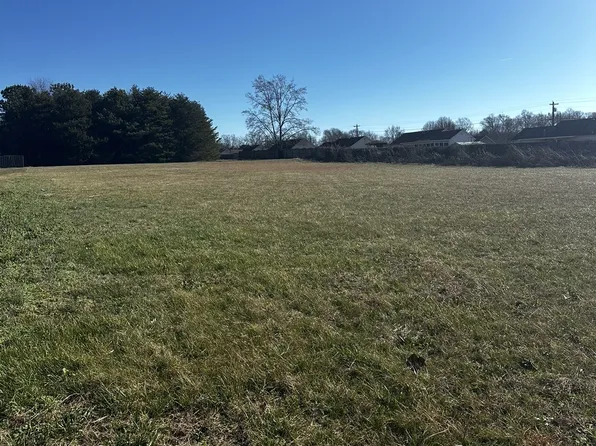 3138 Christmasville Rd, Jackson, TN 38305