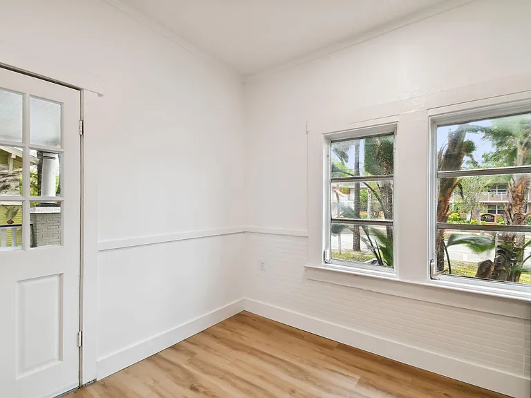215 S Howard Ave #E — Photo 11