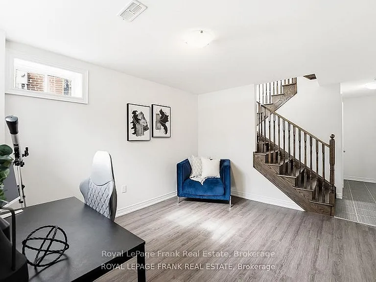 6 Aldridge Ln — Photo 35