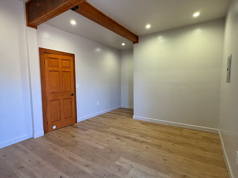 1904 Julian Ave — Photo 10