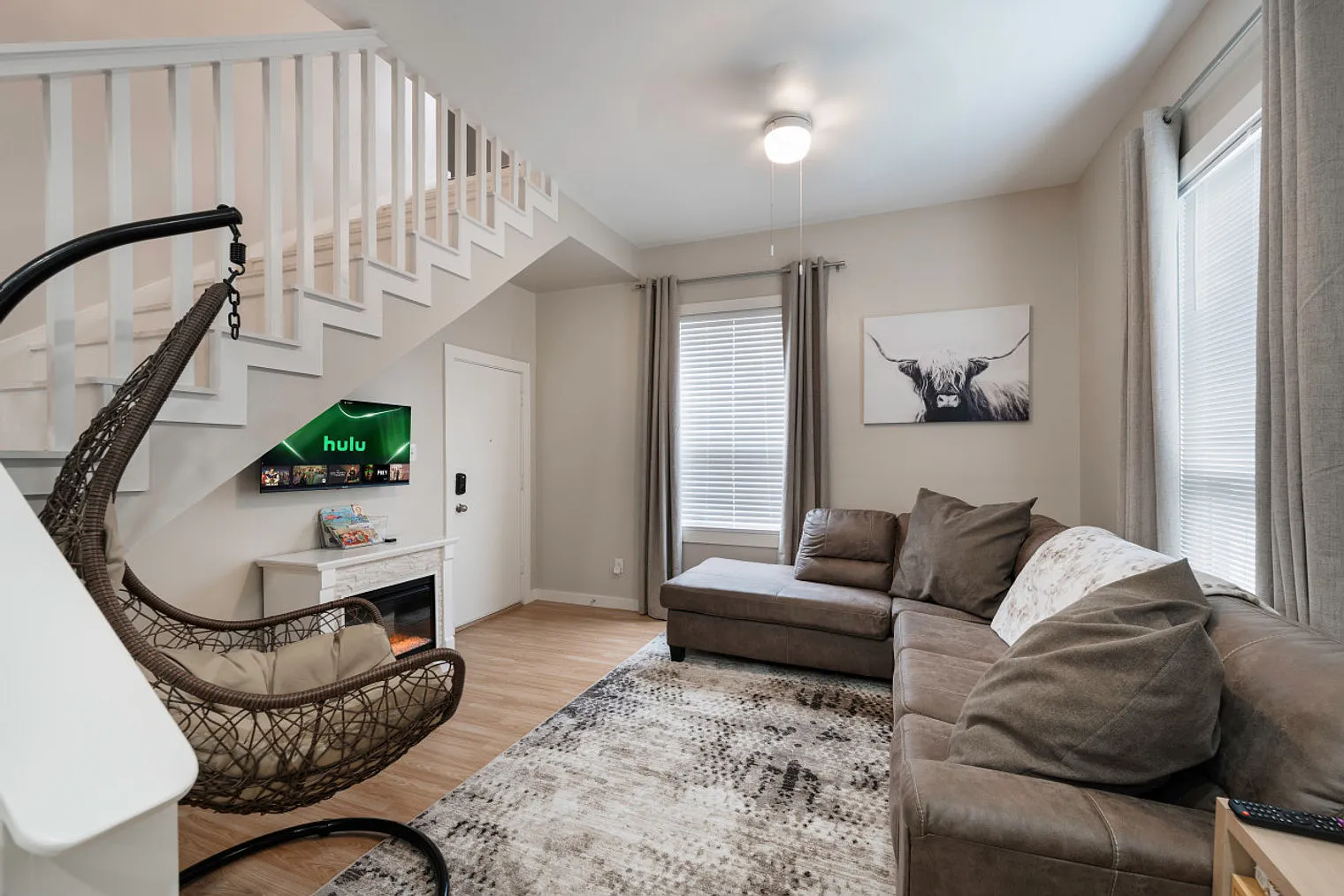 3 bed, 2.0 bath, 1334 sqft, $5,756 — Photo 1