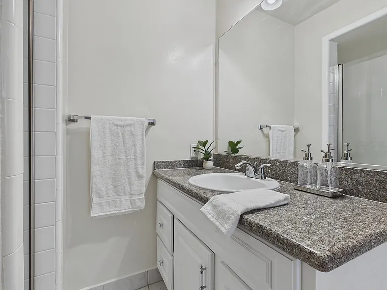 115 Doheny Apartments — Photo 67