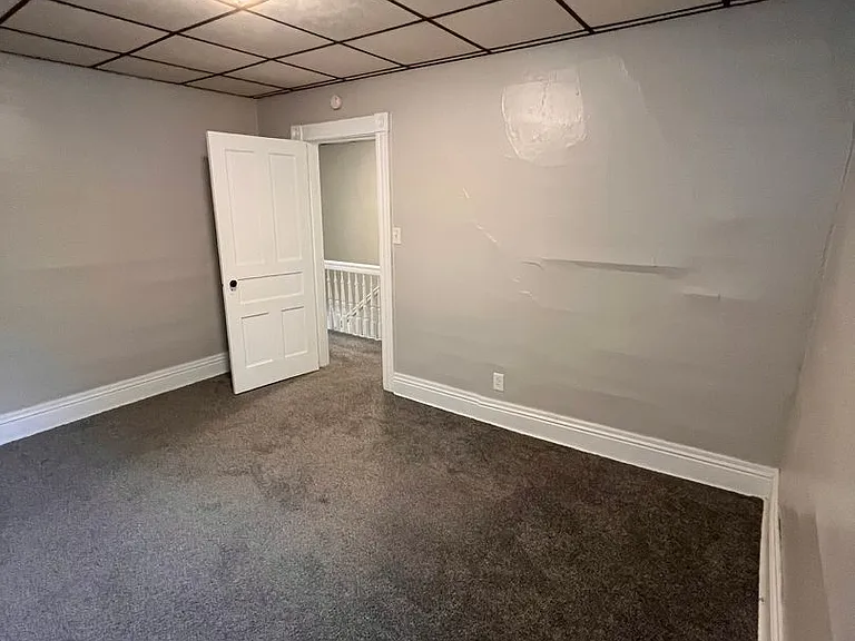 109 Kenova St — Photo 16