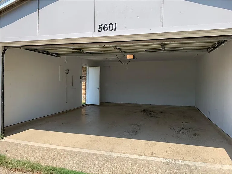 5601 Squires Dr — Photo 21