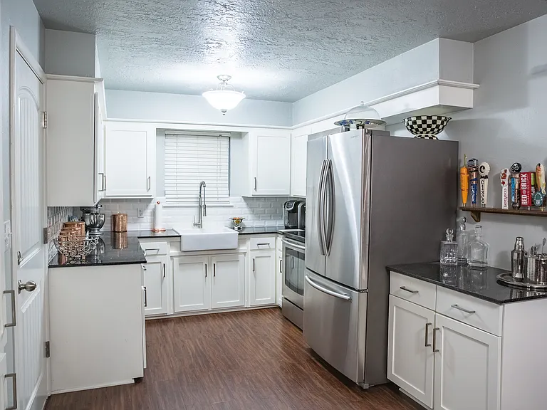 703 Normandie Dr — Photo 7