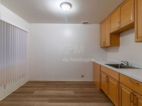 4th image of 3814 N California St APT 6