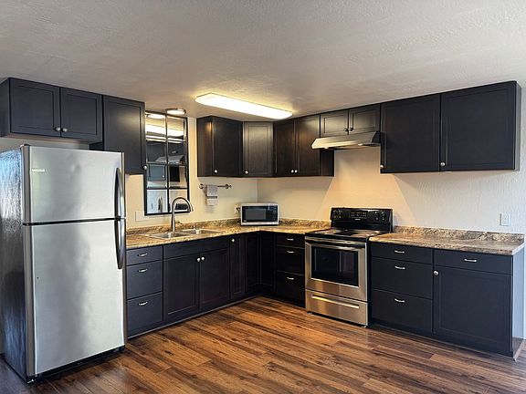 3rd image of 1108 C St APT 5