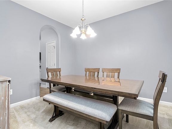 3rd image of 647 Meadowtop Cir